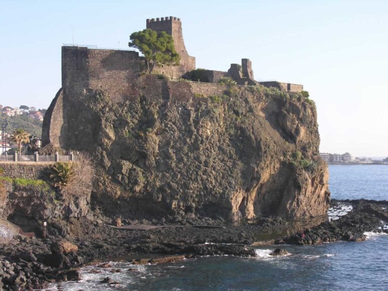 2017-Castello-di-Aci