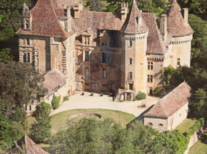 Chateau-de-Lanquais-01