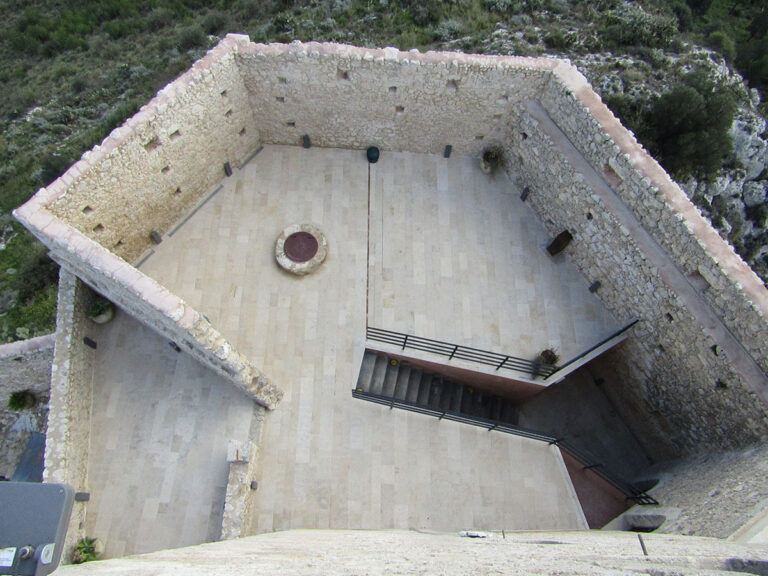 Castello-Serravalle-Mineo-CT-05