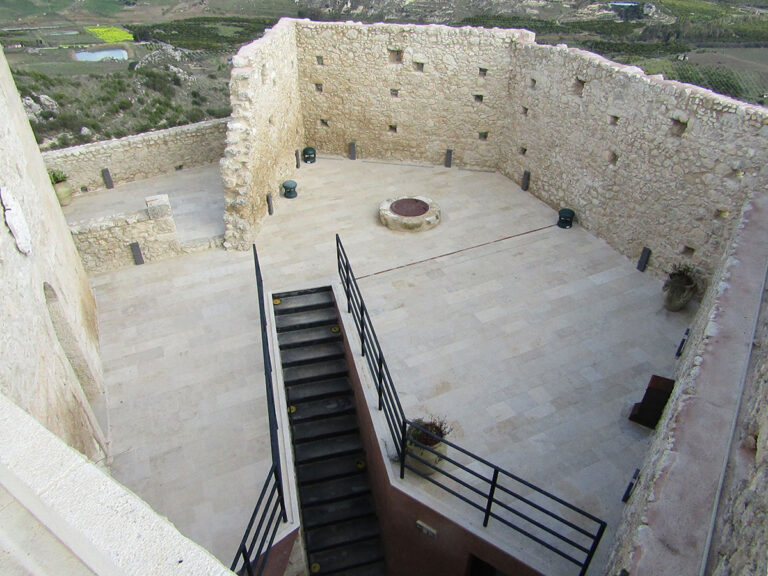 Castello-Serravalle-Mineo-CT-06